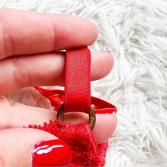 Victoria’s Secret | Red Lacy Push-up Bra - Picture 5 of 7